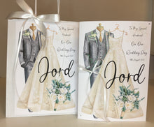 Load image into Gallery viewer, Bride &amp; Groom Bouquet Card
